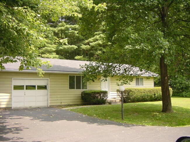 Foto del edificio - 2 Bedroom Duplex in East Glenn