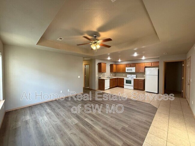 Foto del edificio - 647 S Landen Ave