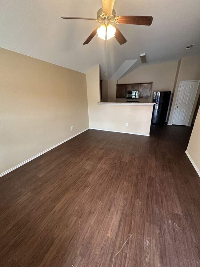 Foto del edificio - AVAILABLE SOON! *MORE PHOTOS COMING SOON*