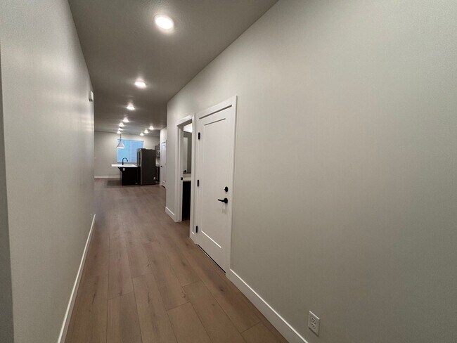 Foto del edificio - SINGLE LEVEL TOWNHOME FOR RENT!