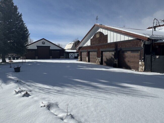 Building Photo - 325 W 100 N