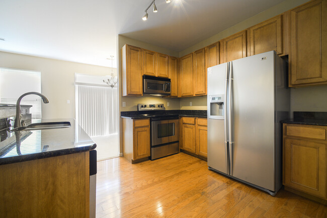 Building Photo - 908 Kingston Terrace Ct