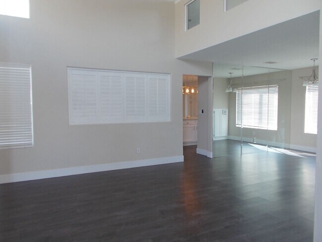 Building Photo - Desirable Move-In Ready Home with Loft, Fireplace & Oversized Garage
