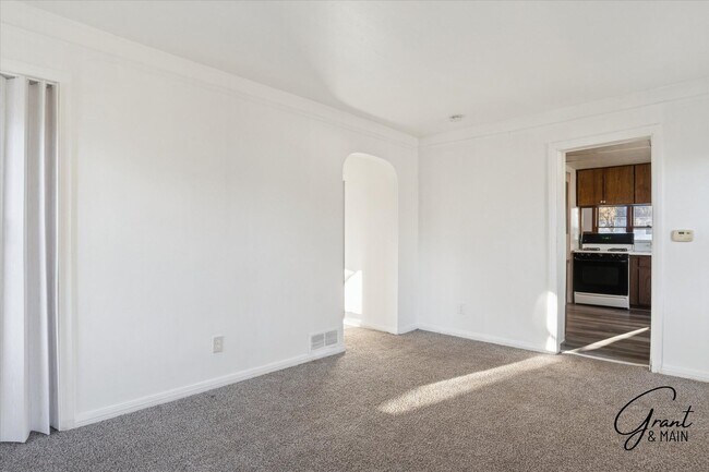 Foto del edificio - $1,100/month - 2 Bed 1 Bath