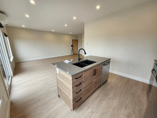 Photo du bâtiment - 180 Hillsborough Rd