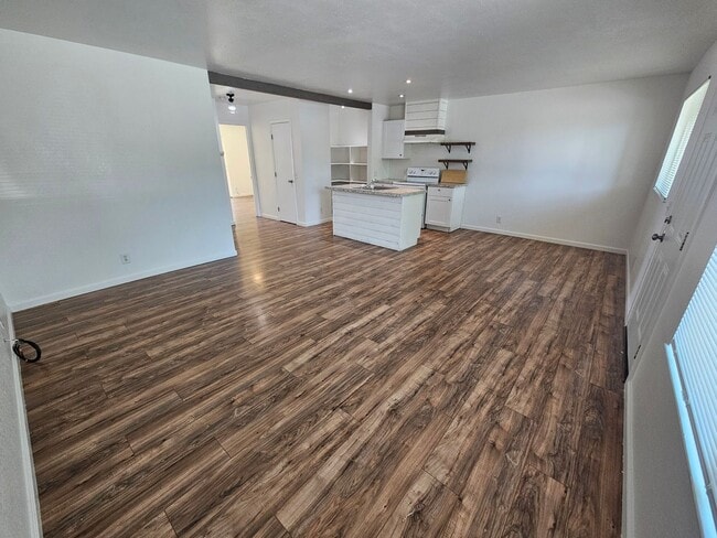 Foto del edificio - 2 Bedroom 1 Bathroom Apartment for Rent in Corning!