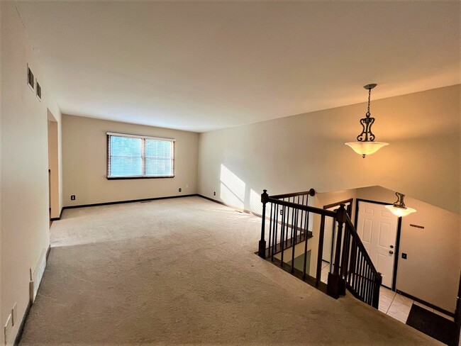 Building Photo - 800 W Vista Dr