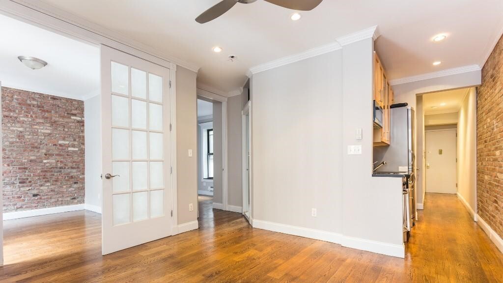 Primary Photo - 340 East 18th Street