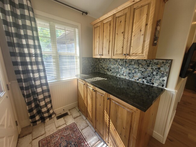 Building Photo - 867 N Swiss Farm Ct