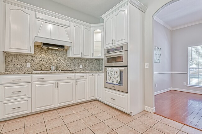 Building Photo - 30406 Commons Scenic View Dr