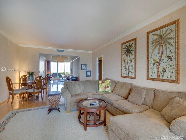 Foto del edificio - 789 Crandon Blvd