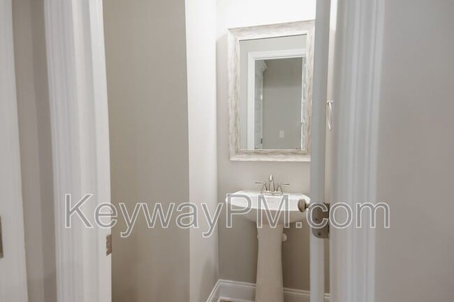 Building Photo - 4512 Chestnut Trl