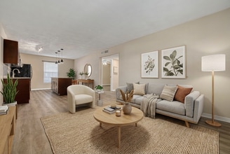 Building Photo - 2808 W Azeele St