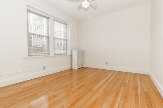 Foto del edificio - Look no further! Coolidge Corner three bed