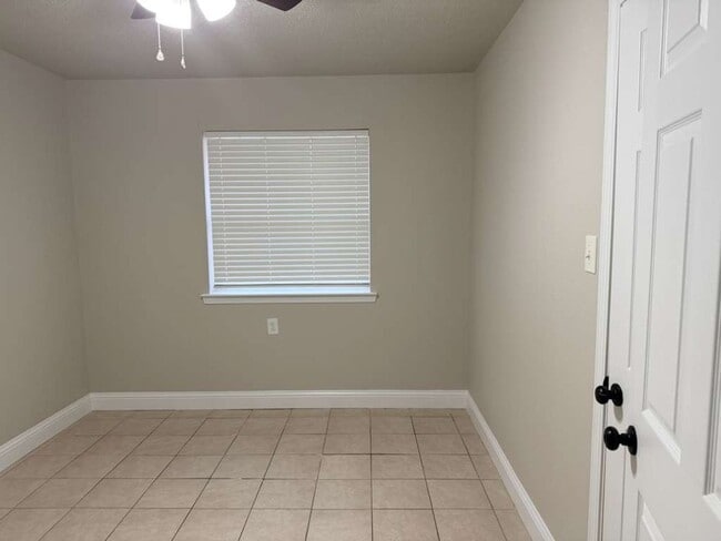 Foto del edificio - 7545 Neely Dr