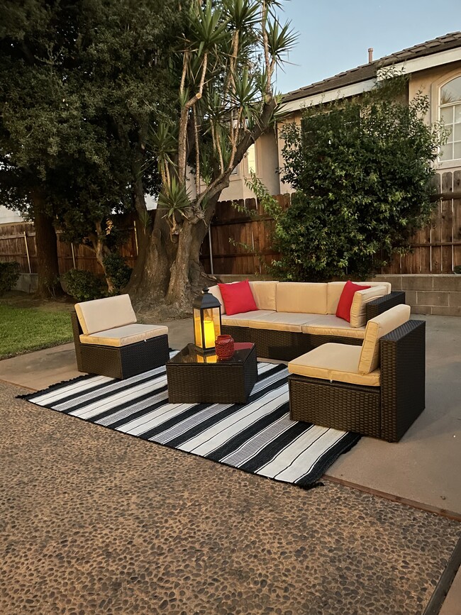 Outdoor entertaining space - 303 S Almansor St
