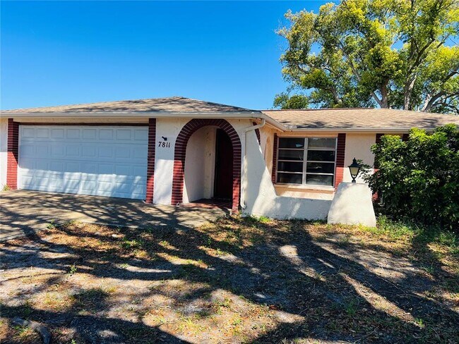 Foto del edificio - 7811 Embassy Blvd