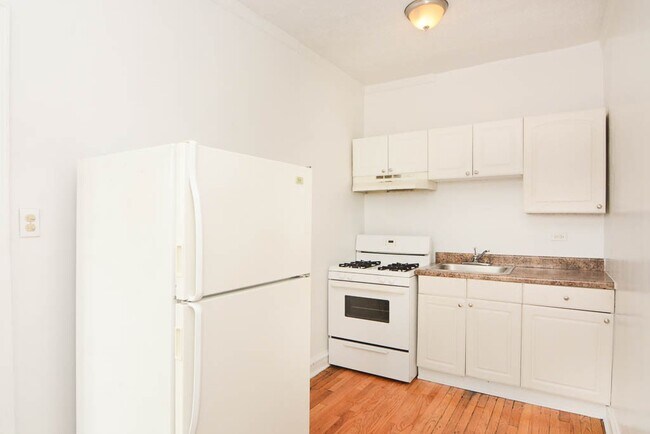 Foto del edificio - 2704 N Sawyer Ave