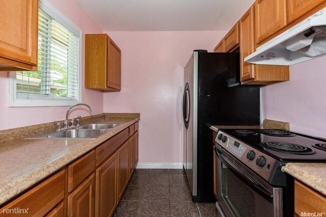 Building Photo - 4520 Greenholme Dr