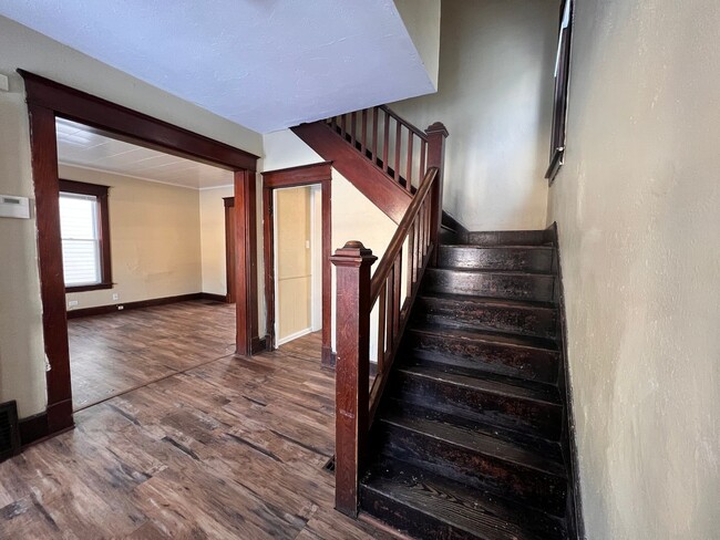 Building Photo - 3 Bedroom House