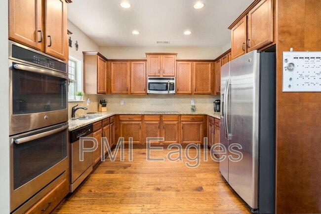 Building Photo - 2067 Bandera Dr