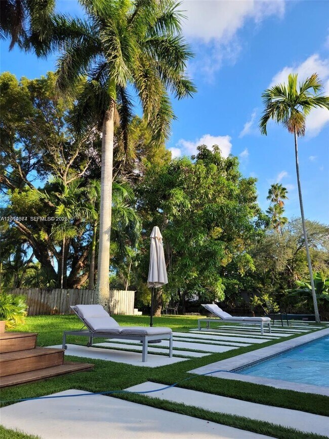 Foto del edificio - 336 NE 85th St
