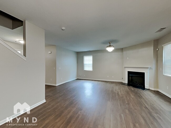 Building Photo - 404 Lake Ridge Ln