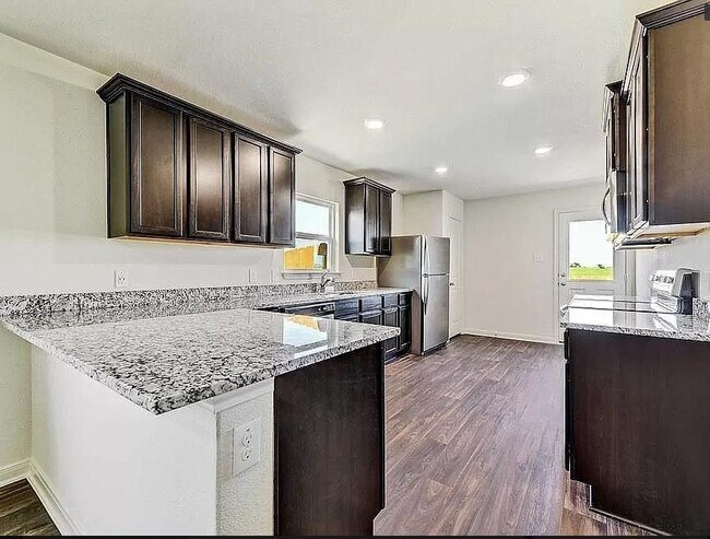 Building Photo - 18737 Speculator Ln