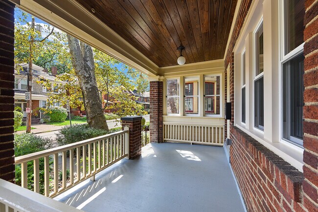 Building Photo - 546 Celeron St