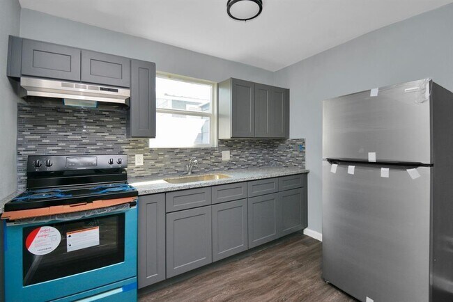 Building Photo - 7919 Brays St