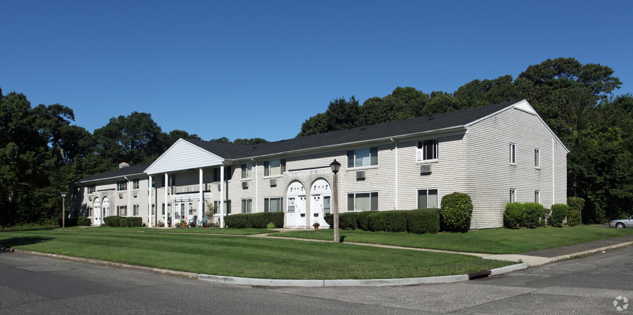 Primary Photo - Brookwood on the Lake Apartments for Seniors