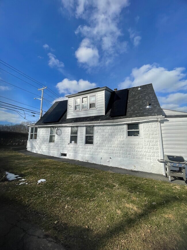 Building Photo - 539 Knapps Hwy