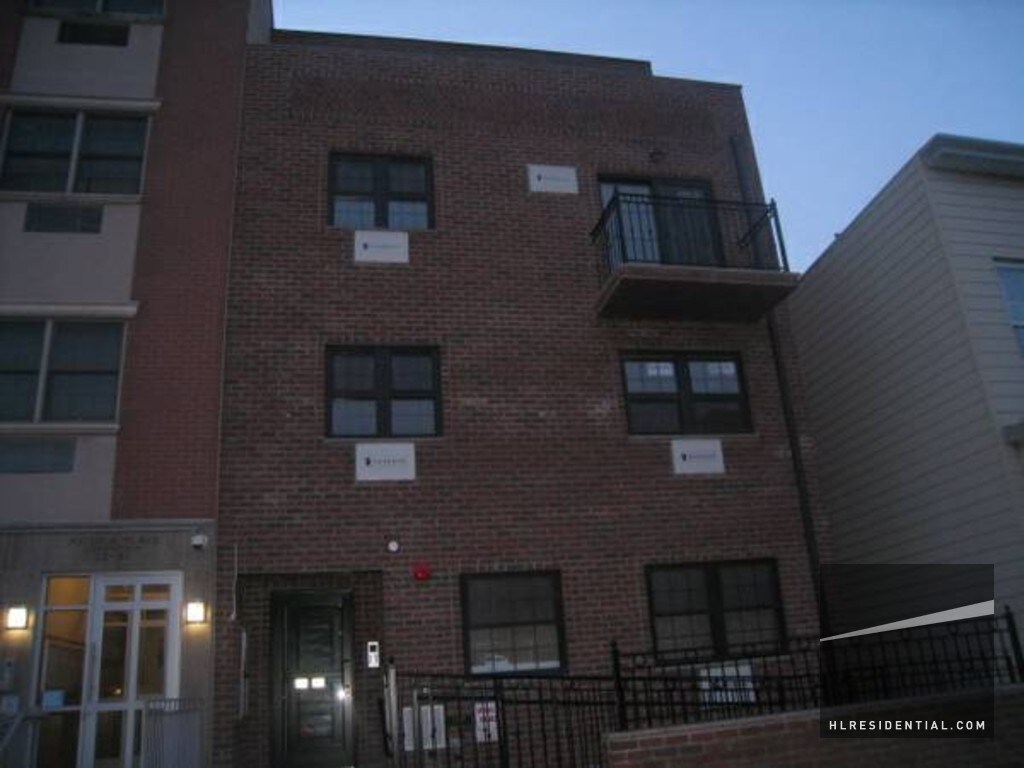 Primary Photo - 2578 38th St