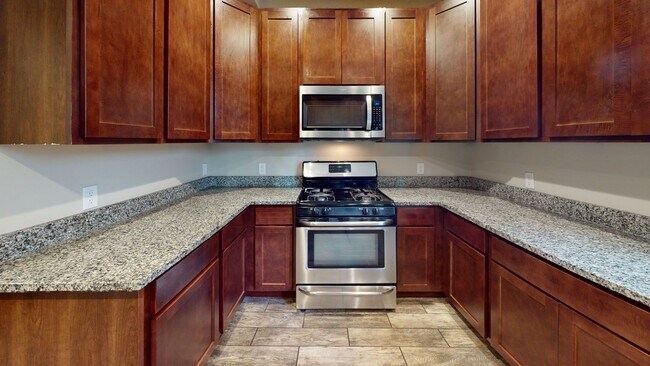 Foto del edificio - Affordable 6-Bedroom3 bath House Close to U of M Campus