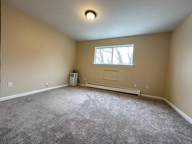 Bedroom - Unfurnished - 15 Greenwich Ave