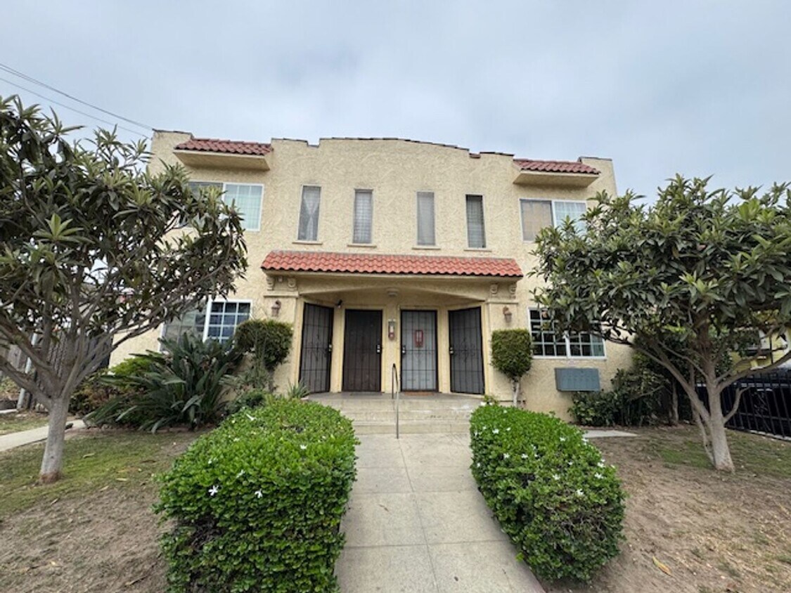 Primary Photo - 733 Cerritos Ave