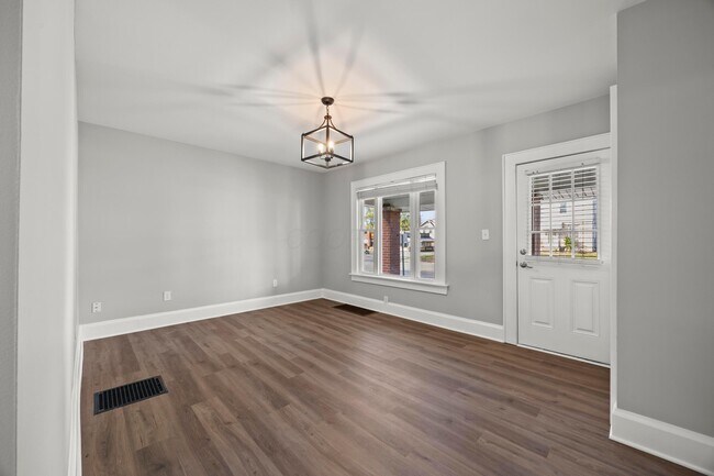 Foto del edificio - 2876 Indianola Ave