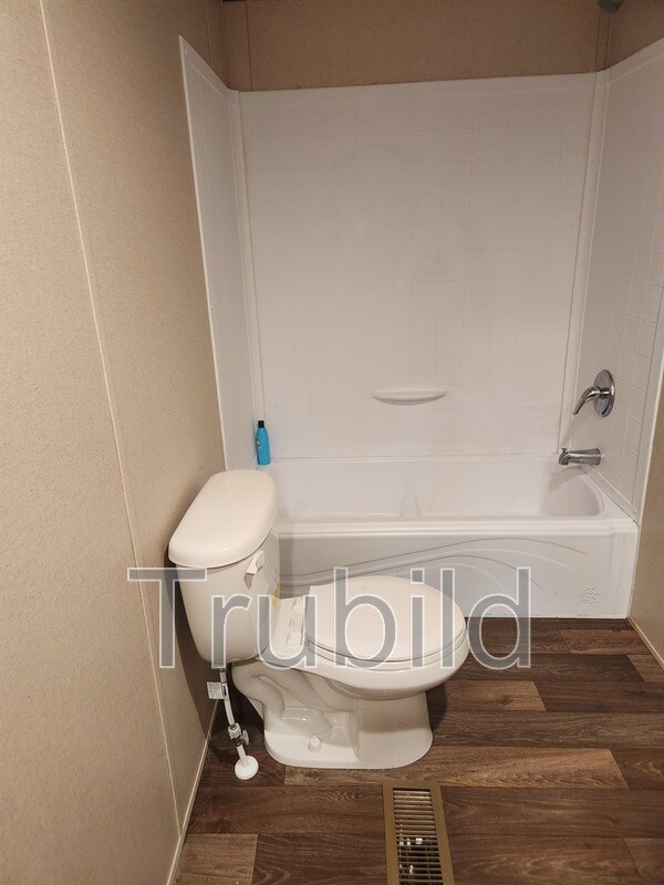 Foto del edificio - 1979 Cardell Rd