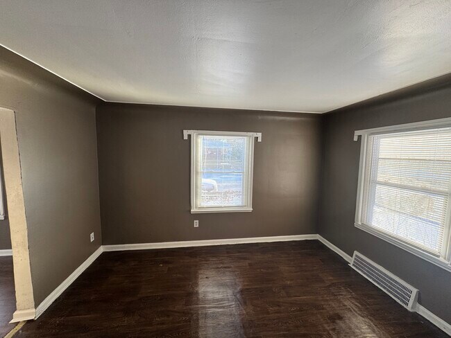 Foto del edificio - 9200 Evergreen Ave