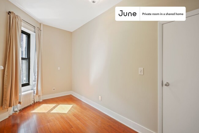 Building Photo - Private bedroom in 3 bed/2 bath Home