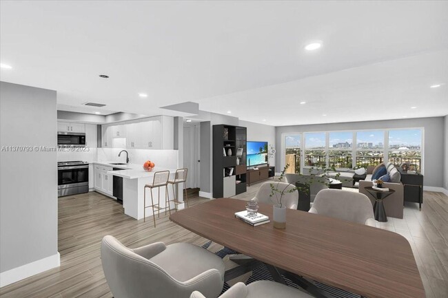 Foto del edificio - 3200 Port Royale Dr N