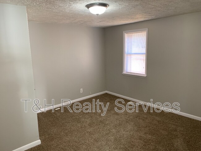 Foto del edificio - 445 N Eaton Ave