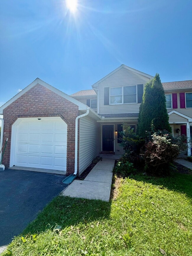 Building Photo - 33 Park View Dr