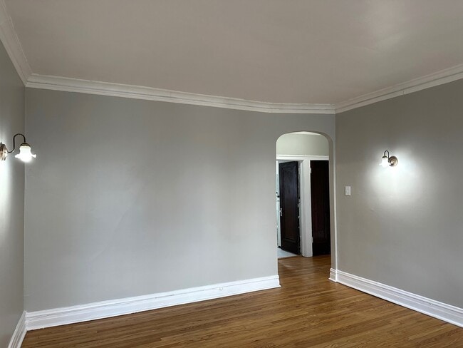 Building Photo - 432 S Maple Ave
