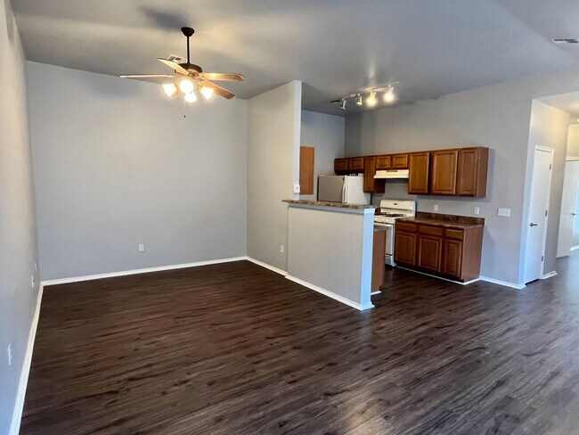 Building Photo - Charming 3 Bed 2 Bath Duplex! Close to OU!!