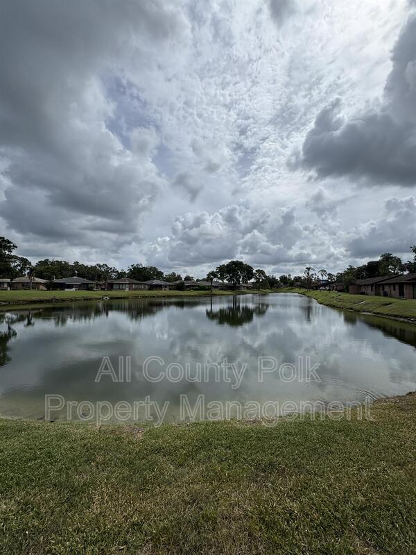 Building Photo - 542 Lake Carolyn Cir