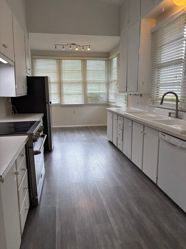 Foto del edificio - 1322 Knollwood Dr