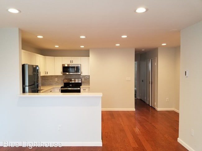 Building Photo - 124 Maple Ave