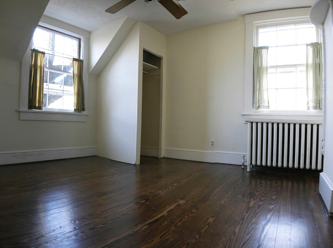 Bed Room - 47 Winchester St