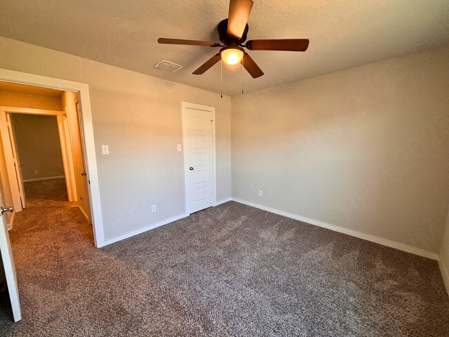 Building Photo - Spacious One Story 3 Bedroom Home with Covered Patio in Converse
